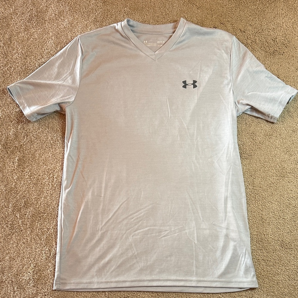 Under Armour Men's Light Gray V-Neck Tee Size Medium